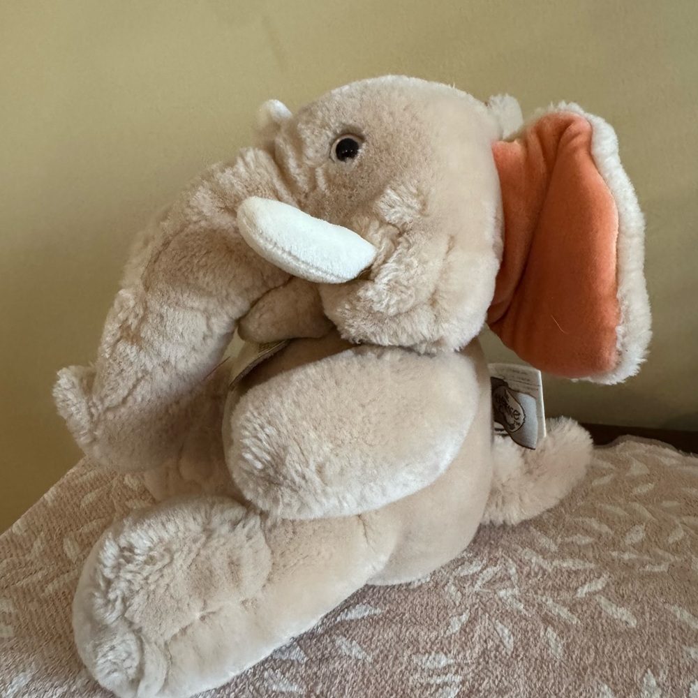Wrinkles Inc Ganzbros 1980’s Trunkit stuffed elephant. With original tags.